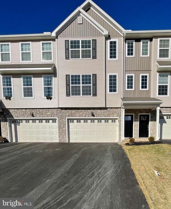 Building Photo - 533 Brook Shire Ct