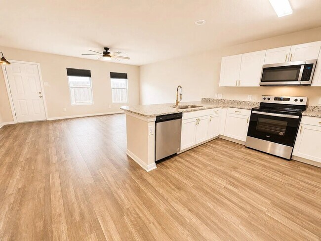 Building Photo - 15674 Briar Forest Dr