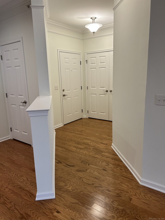 Foto del edificio - 124 Center Meadow Ln