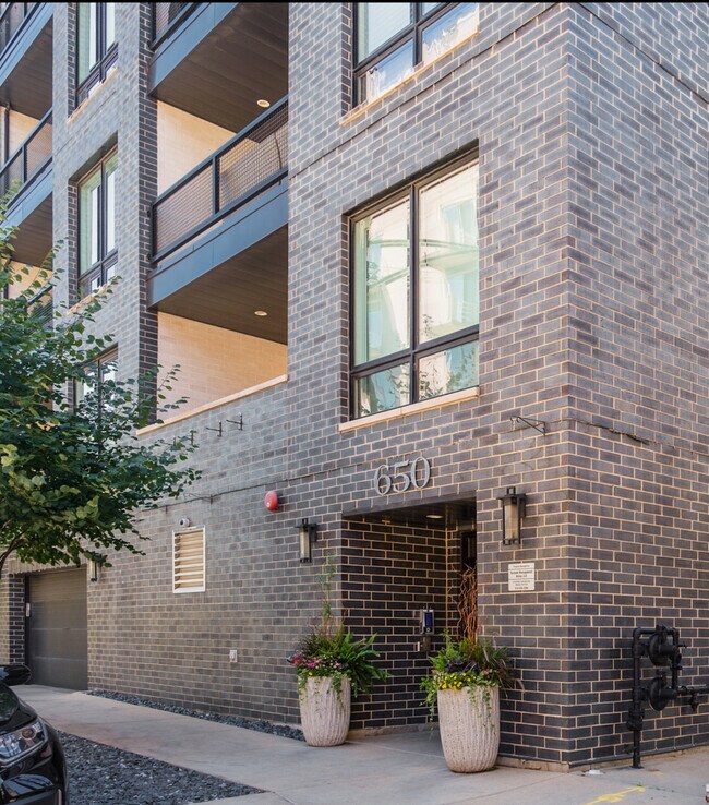 Foto del edificio - 650 N Morgan St