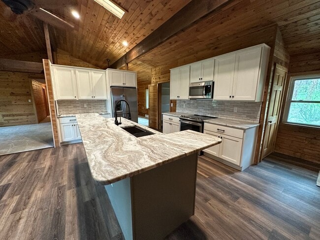 Building Photo - NEWLY REMODELED FARMHOUSE STYLE HOME ON THE 13TH HOLE OF THE WOODMOOR GOLF COURSE!!!!