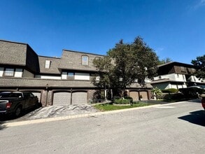Building Photo - 10205 CedarBrooke Ln