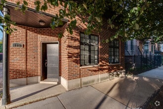 Building Photo - 1028 W Wolfram St