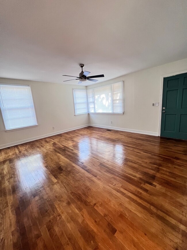 Building Photo - 704 Chevis St