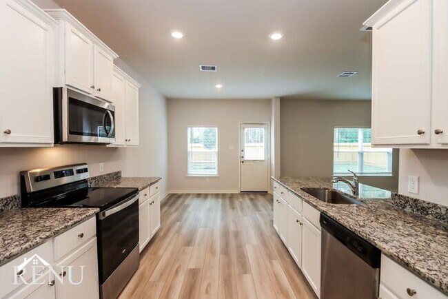 Foto del edificio - 10410 Sweetwater Creek Dr