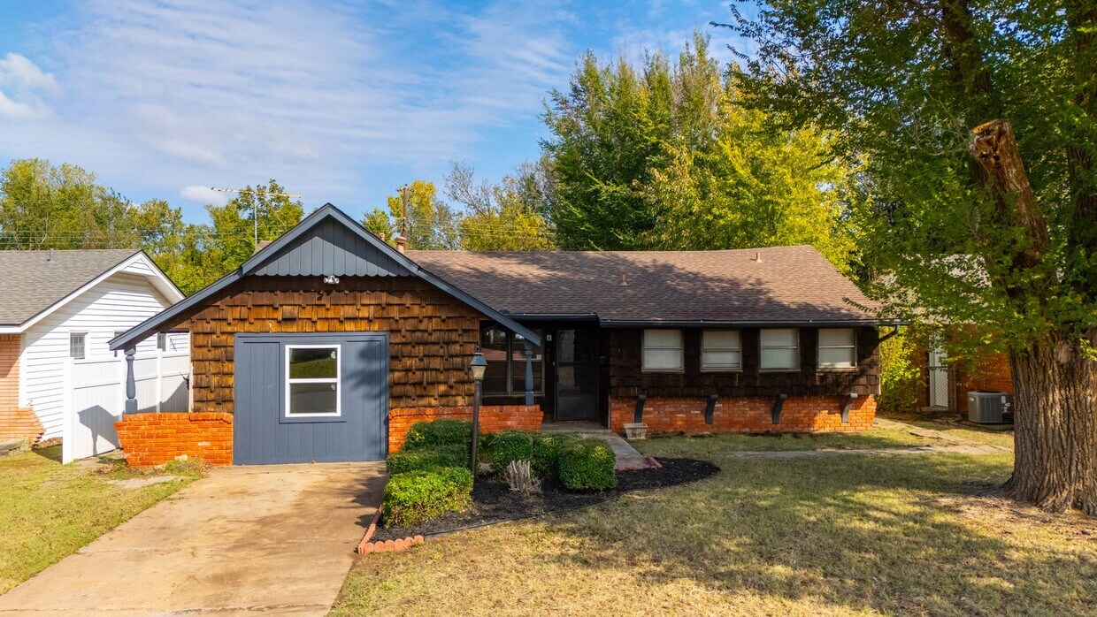 Primary Photo - Charming 4-Bedroom Home with Modern Touche...
