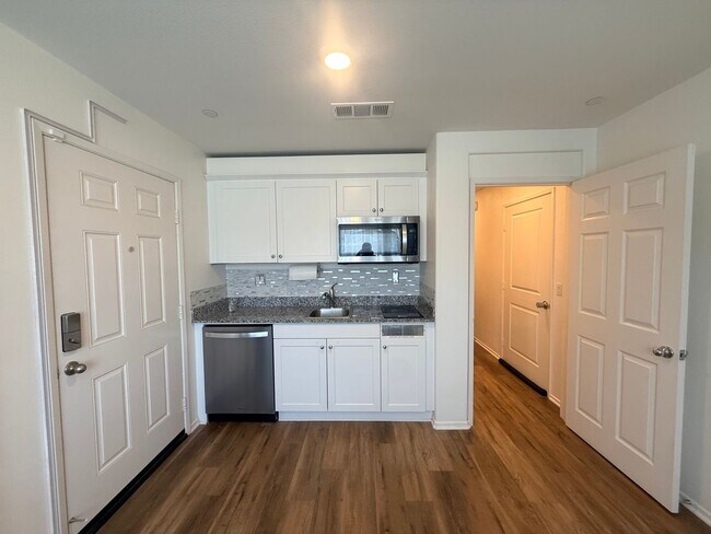 Foto del edificio - Get your own private place to call home!
