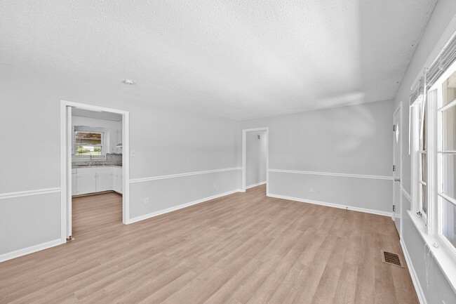 Building Photo - 69 Ridgeview Dr