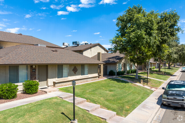 Building Photo - Scottsdale Villas