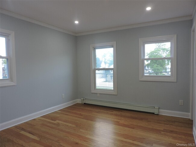 Building Photo - 23 Maple Ave
