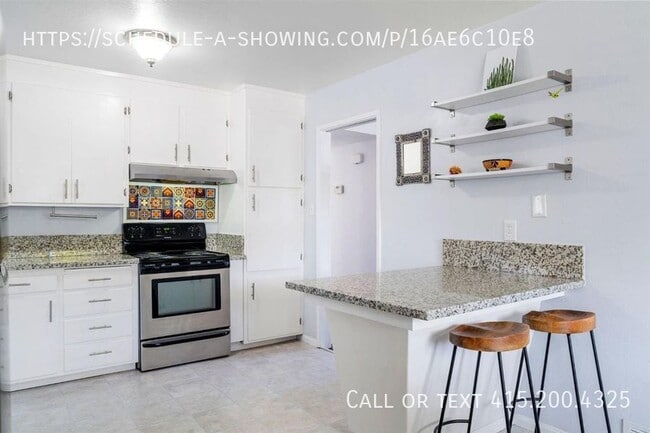 Building Photo - This spacious home in Rancho Cordova is re...