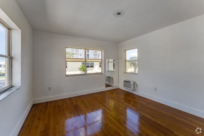 2 habitaciones, 2 baños - 1000 pies cuadrados - Dormitorio - 160 S Shore Dr