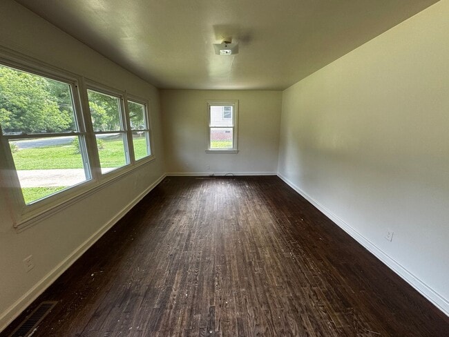 Building Photo - 3/1 House in Shelby, NC (We will be refinishing the hardwoods before move in by Hoskins Hardwoods)
