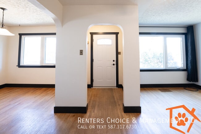 Building Photo - Main Floor Suite With Single Garage Utilities Included