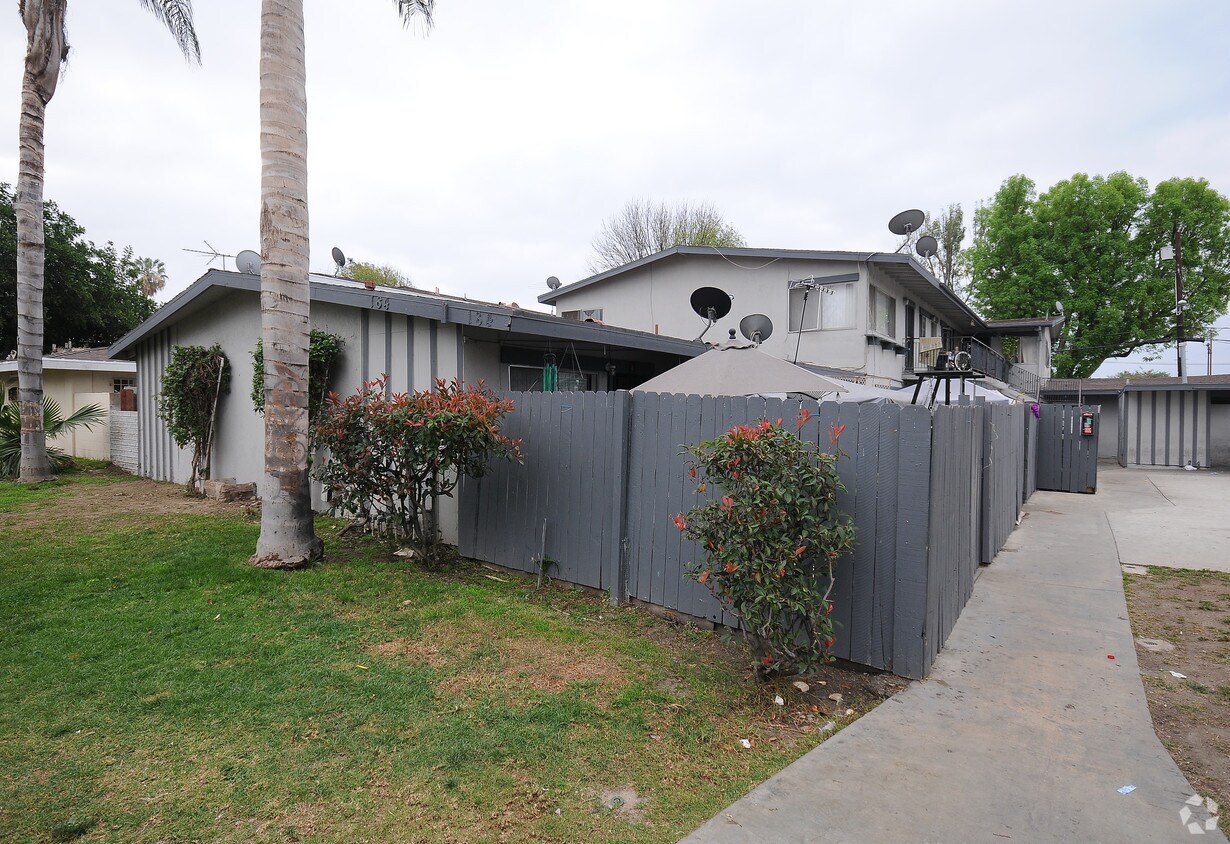 Primary Photo - 184-190 W Guinida Ln