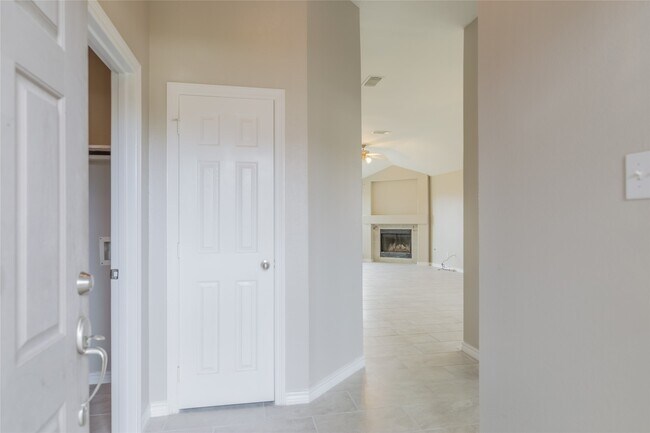 Foto del edificio - 2209 Highland Crossing Dr