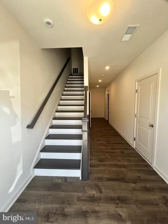 Building Photo - 608 Cherryview Dr