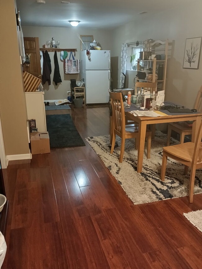 Foto del edificio - 905 Thomas Ave