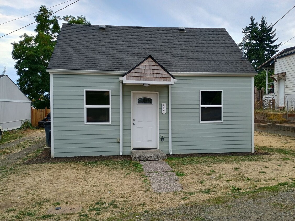Primary Photo - Charming Bremerton Home with Convenient Lo...