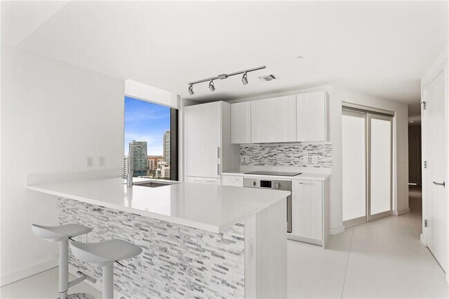 Foto del edificio - 501 NE 31st St