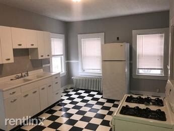 Foto del edificio - 4 br, 1 bath House - 22 Joseph St # 2