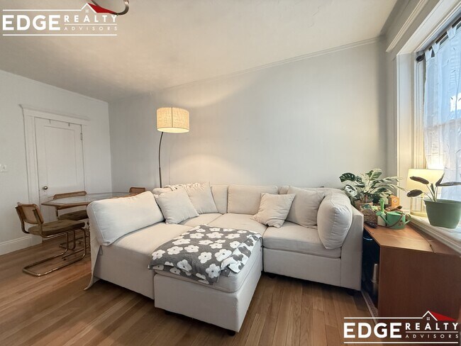 Foto del edificio - 130 Brainerd Rd