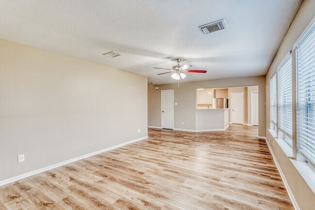 Building Photo - 6207 Winter Oak St