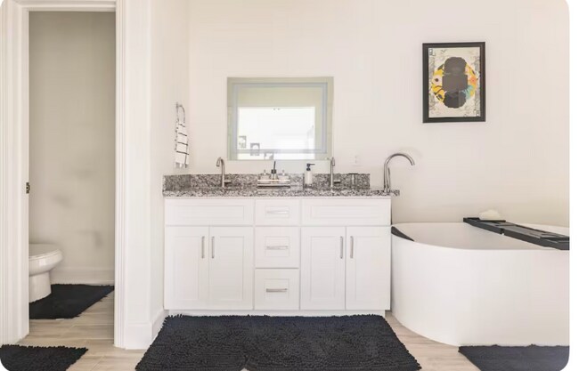 Baño principal - 4506 Aledo St
