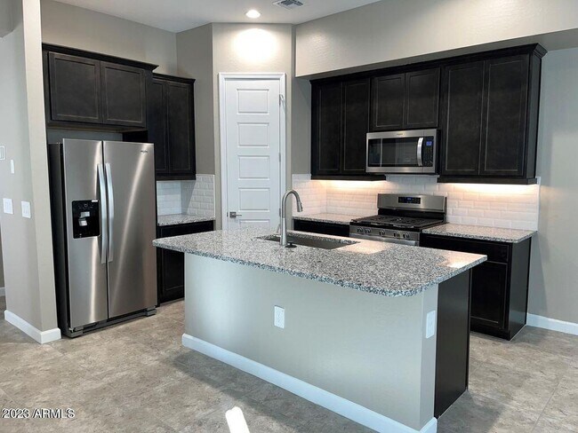 Building Photo - 4863 E Village Dr