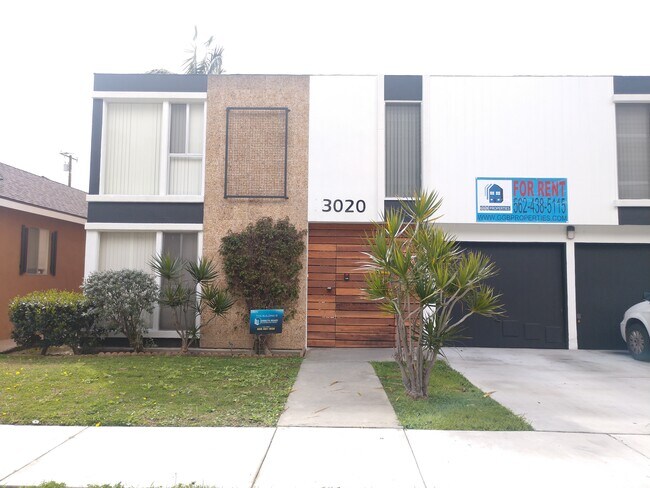 Building Photo - 3020 E Mariquita St