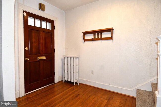 Building Photo - 4210 10th St NE