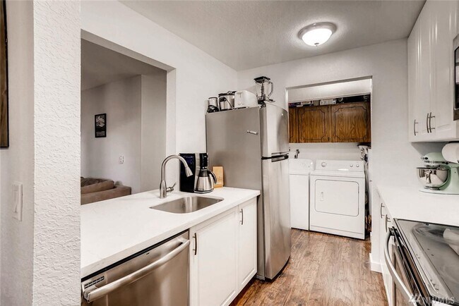 Foto del edificio - 725 9th Ave S