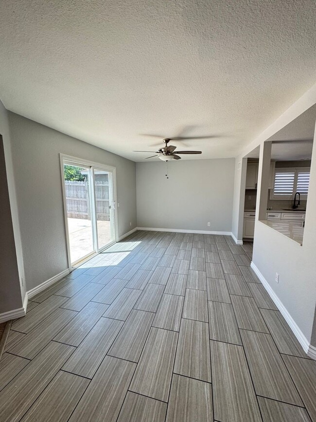 Foto del edificio - Beautiful 4- Bedroom Home
