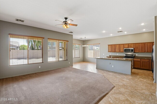 Foto del edificio - 18185 W Rimrock St