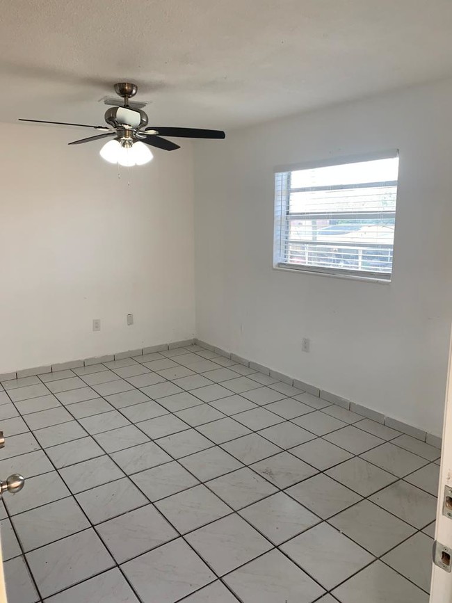 Foto del edificio - 7155 W 14th Ct