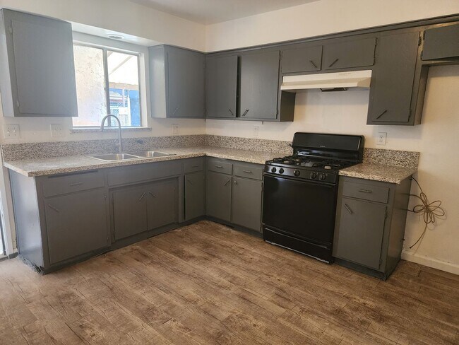 Building Photo - 107-109 Woodrow Ave.