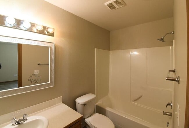 Foto del edificio - 6405 Chapel Hill Blvd