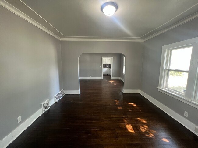Building Photo - 1809 Military Ave