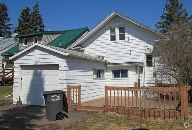 Building Photo - 1307 N 20th Ave E