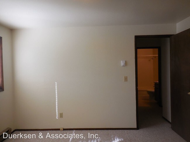 Building Photo - 923-957 NW Oak Ave