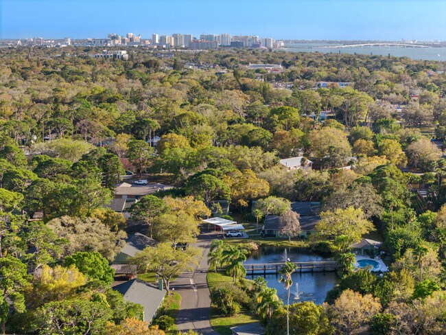 Foto del edificio - 5013 Barrington Cir