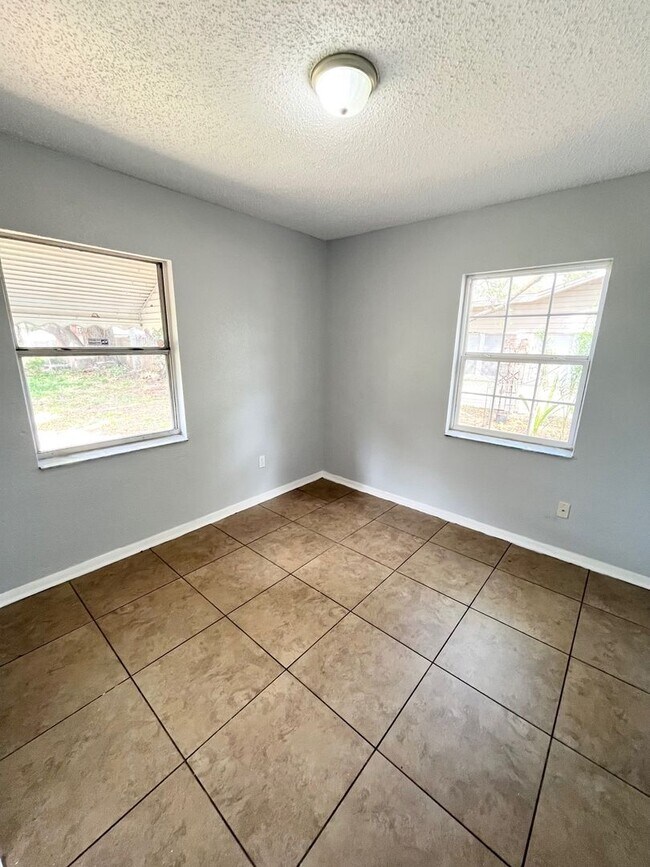Foto del edificio - Cute 3BR/1BA Lakeland Home Near Southeastern University! No Application Fee!