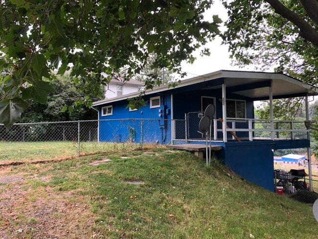 Building Photo - 625 SE Taylor St