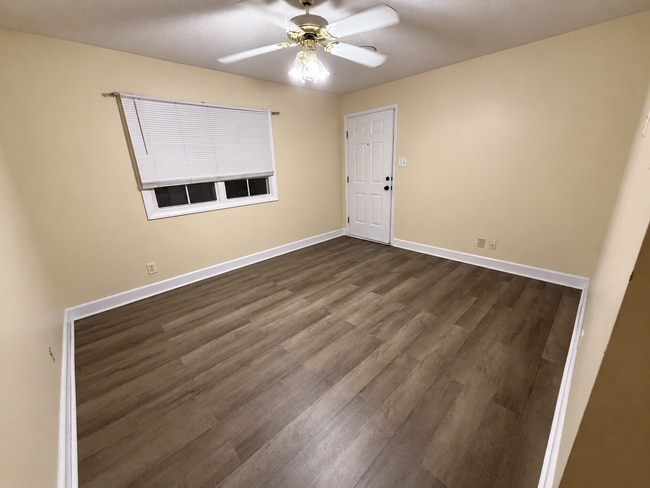 Building Photo - 209 Vineland Dr