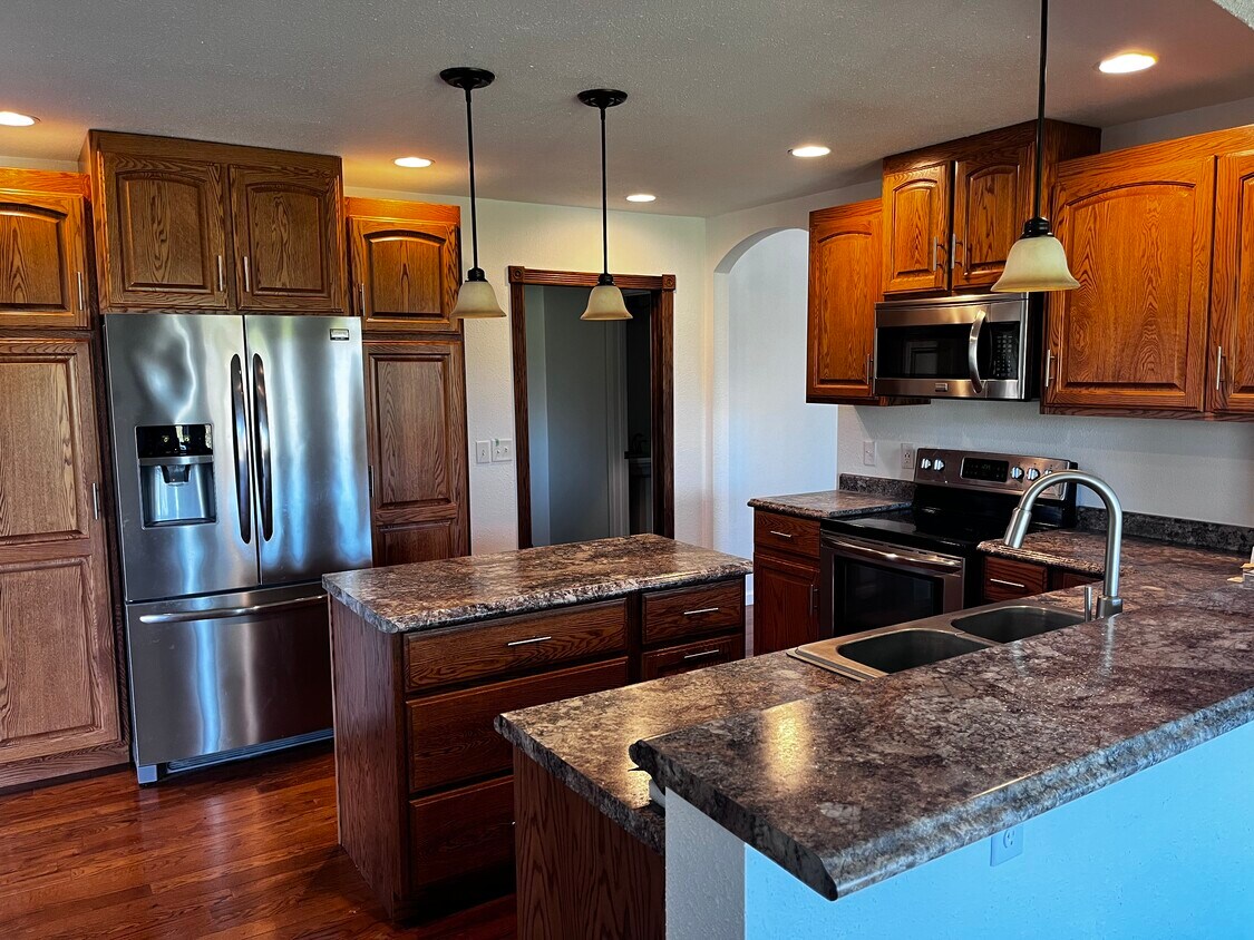 Kitchen - 5580 Springbrook Rd