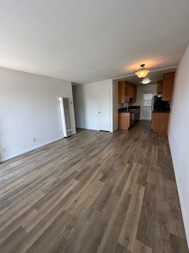 Foto del edificio - 2307 E 10th St