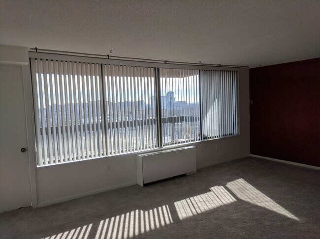 Living room - 3705 S George Mason Dr