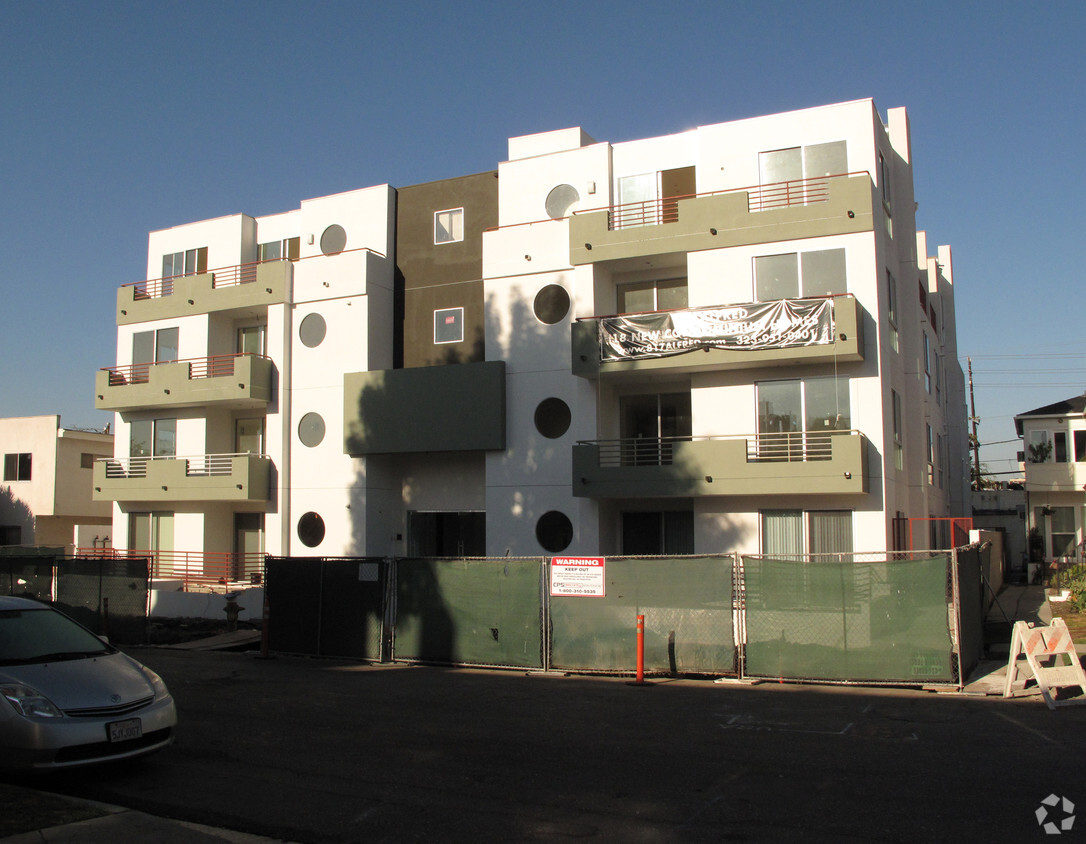 Building Photo - 817 N Alfred St