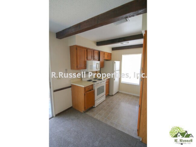 Building Photo - 570 Heatherton Village