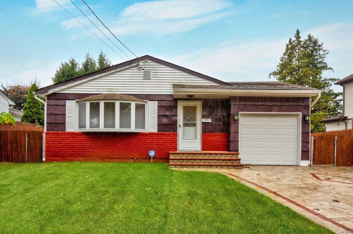 24 Ernst Ave, Hicksville, NY 11801 House Rental in Hicksville, NY